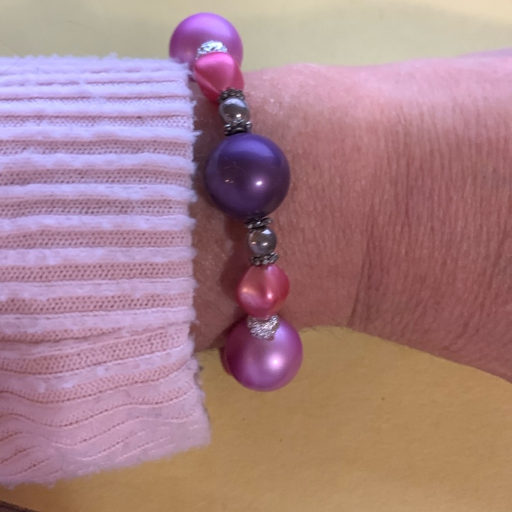 Gorgeous bracelet 8”